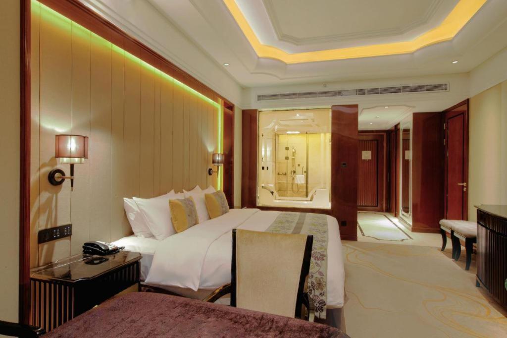 Wyndham Grand Plaza Royale Xianglin Shaoyang Hotel Bagian luar foto
