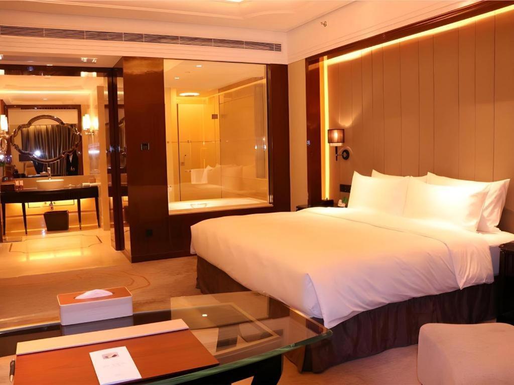 Wyndham Grand Plaza Royale Xianglin Shaoyang Hotel Bagian luar foto