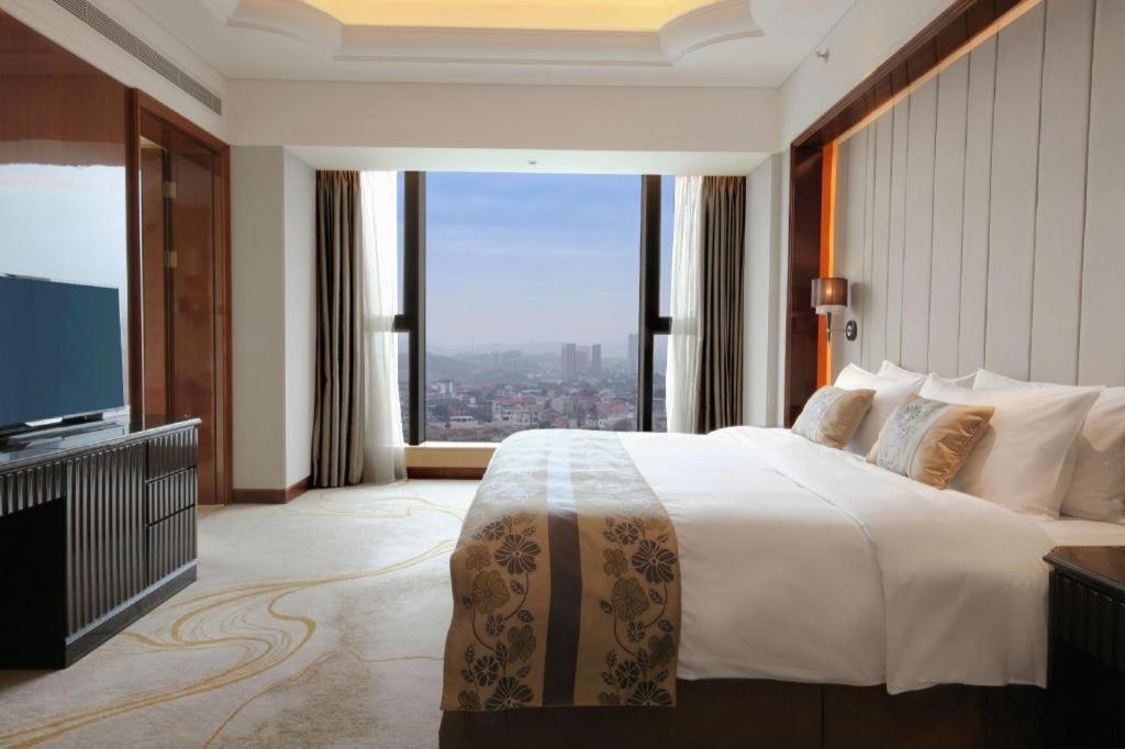 Wyndham Grand Plaza Royale Xianglin Shaoyang Hotel Bagian luar foto