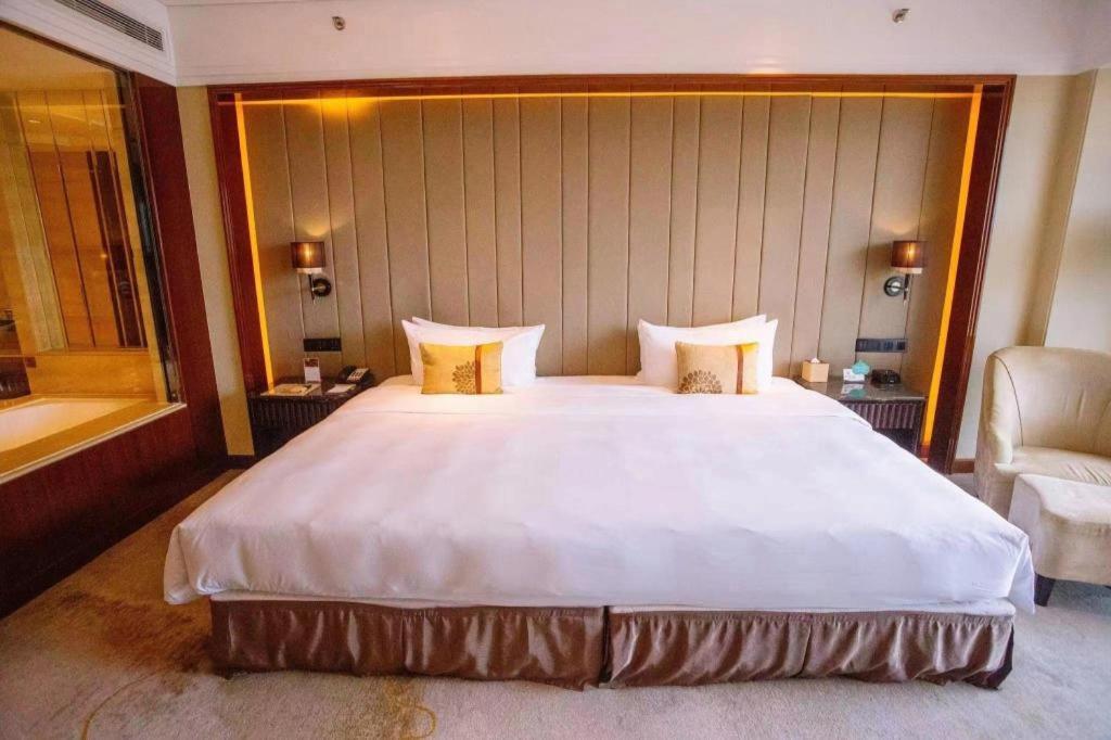 Wyndham Grand Plaza Royale Xianglin Shaoyang Hotel Bagian luar foto
