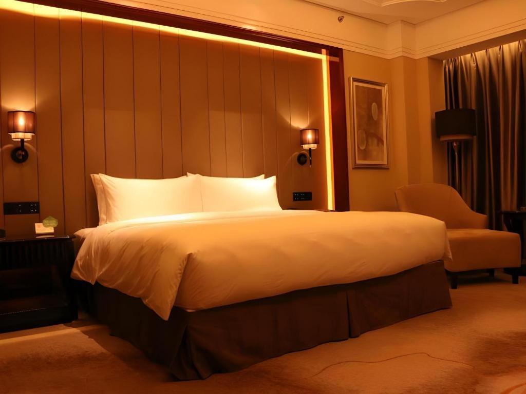 Wyndham Grand Plaza Royale Xianglin Shaoyang Hotel Bagian luar foto