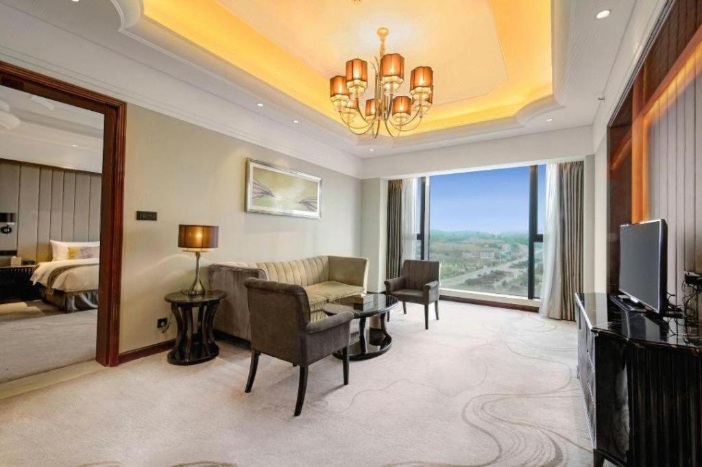 Wyndham Grand Plaza Royale Xianglin Shaoyang Hotel Bagian luar foto