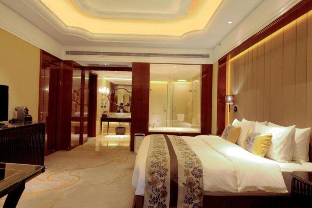 Wyndham Grand Plaza Royale Xianglin Shaoyang Hotel Bagian luar foto
